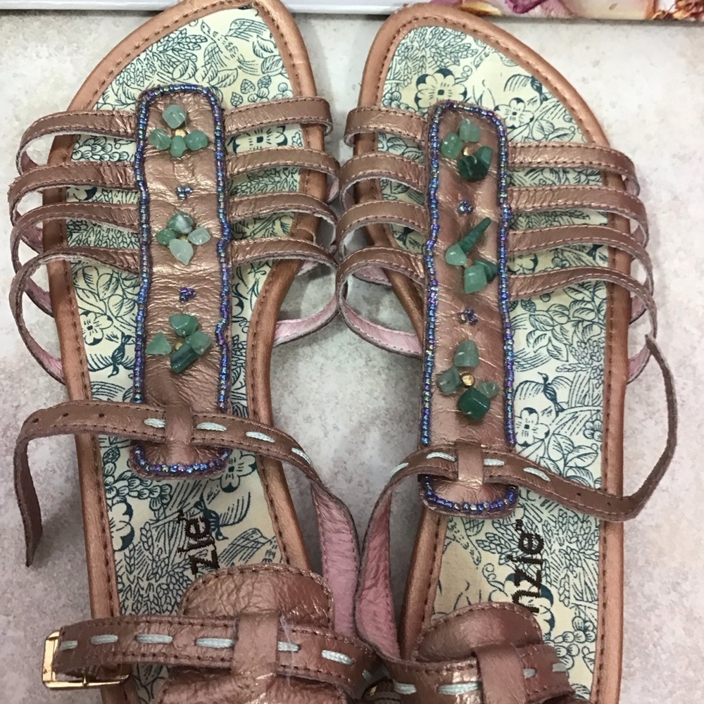 Kenzie Poise T strap gladiator sandals . Size 6 . - Picture 2 of 7